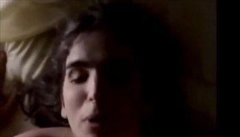 gostosa nua na cama