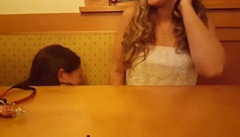 chupando debaixo da mesa